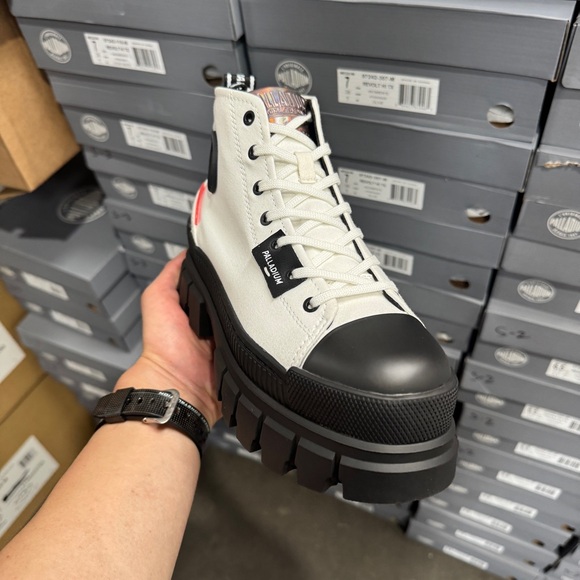 Palladium Revolt Hi Tx Sneaker Boots 97242-116-m S3 Star White (2nd Pair) - Picture 4 of 14